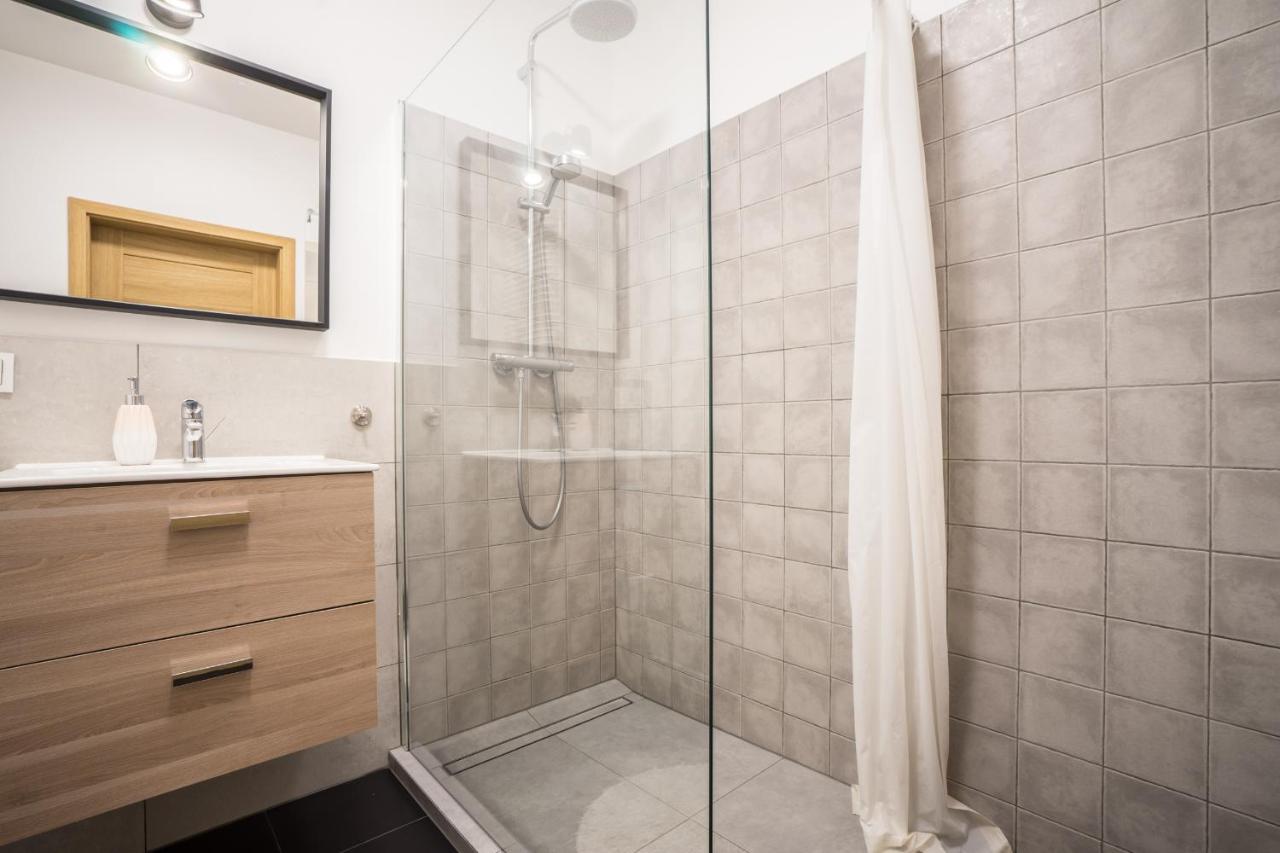 Bizapartments - Modern Flats With Parking Варшава Екстер'єр фото