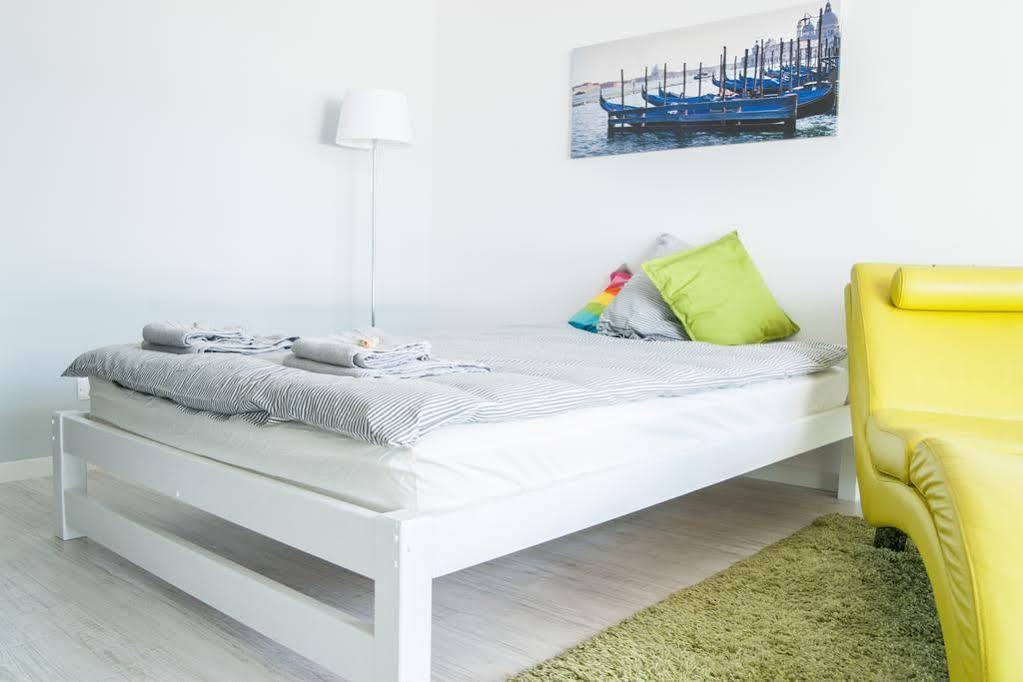 Bizapartments - Modern Flats With Parking Варшава Екстер'єр фото